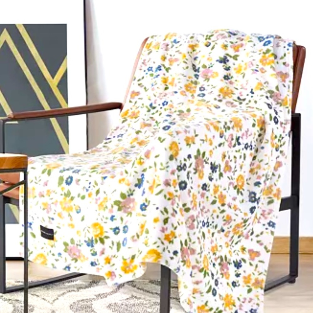 NWT floral soft plush throw by Macys